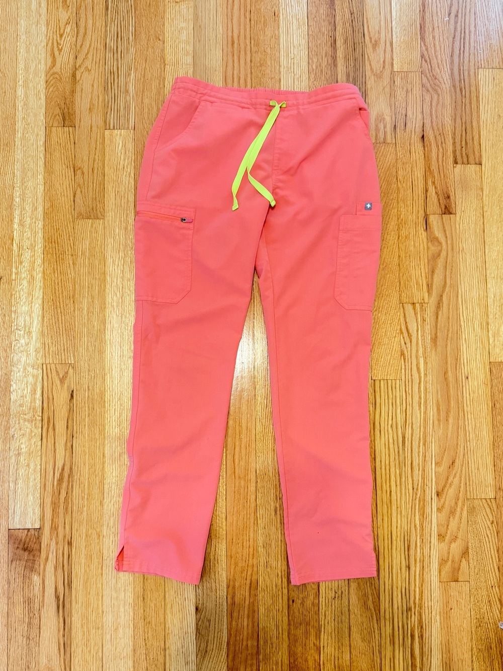 FIGS Yola Skinny Leg coral scrub pants with elastic drawstring waist. Womens S